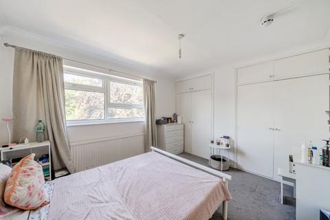 4 bedroom terraced house to rent, Dumbleton Close, Kingston upon Thames, KT1
