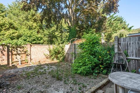 4 bedroom terraced house to rent, Dumbleton Close, Kingston upon Thames, KT1
