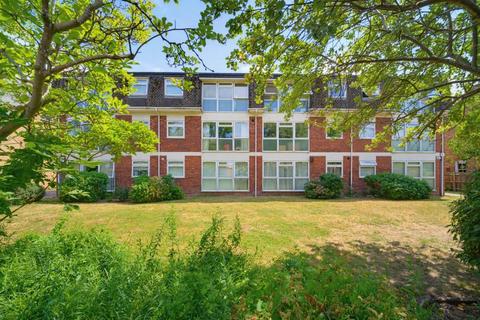 Courtfield Gdns, W13