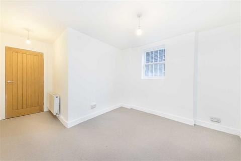 2 bedroom flat to rent, New Cross Road, London SE14