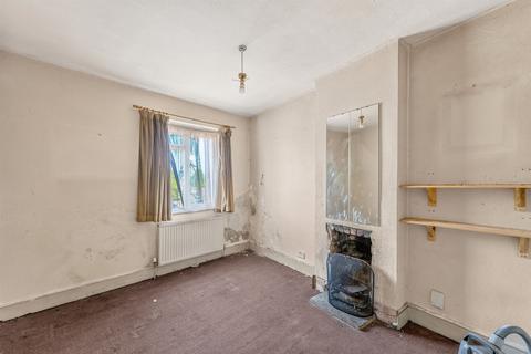 2 bedroom flat for sale, Garratt Lane, London
