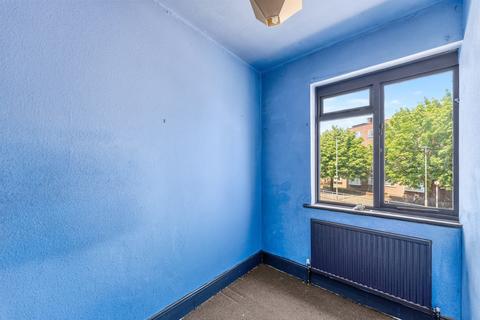 2 bedroom flat for sale, Garratt Lane, London
