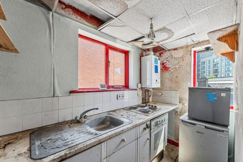 2 bedroom flat for sale, Garratt Lane, London
