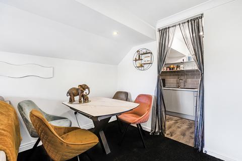 2 bedroom flat for sale, Beaumont House, Cole Green Lane, Welwyn Garden City, AL7