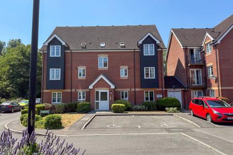 Gould Close, Newbury, RG14