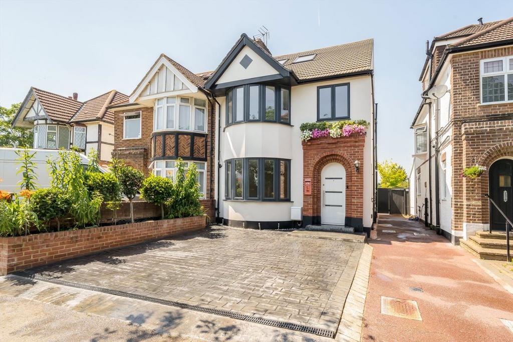 Detached house exterior, driveway