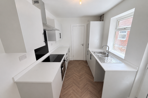 2 bedroom house to rent, Garside Street, Worksop, S80