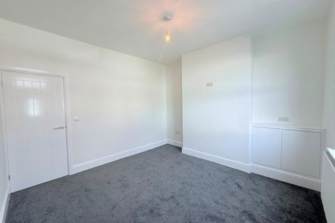 2 bedroom house to rent, Garside Street, Worksop, S80