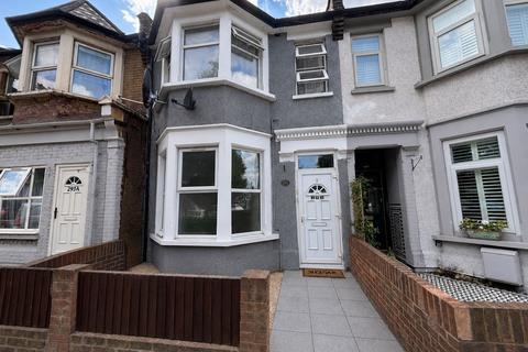 1 bedroom flat for sale, Chingford Road, London, E17