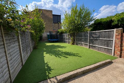 1 bedroom flat for sale, Chingford Road, London, E17
