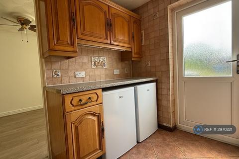 3 bedroom semi-detached house to rent, Greenwood Crescent, Warrington, WA2