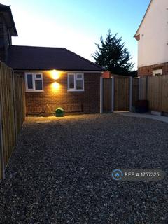 1 bedroom bungalow to rent, Imperial Road, Feltham, TW14