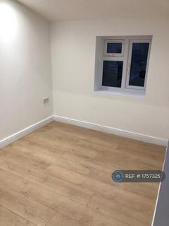 1 bedroom bungalow to rent, Imperial Road, Feltham, TW14