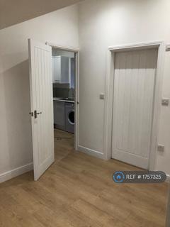 1 bedroom bungalow to rent, Imperial Road, Feltham, TW14