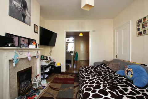 3 bedroom terraced house to rent, Midland Road, Rushden NN10