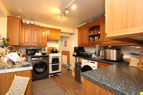 3 bedroom terraced house to rent, Midland Road, Rushden NN10
