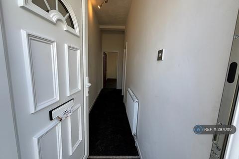 3 bed terraced house for rent in Walmersley Road, Bury, BL9