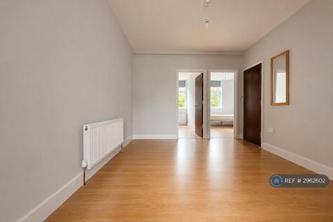 3 bedroom flat to rent, Greenford Road, Greenford, UB6