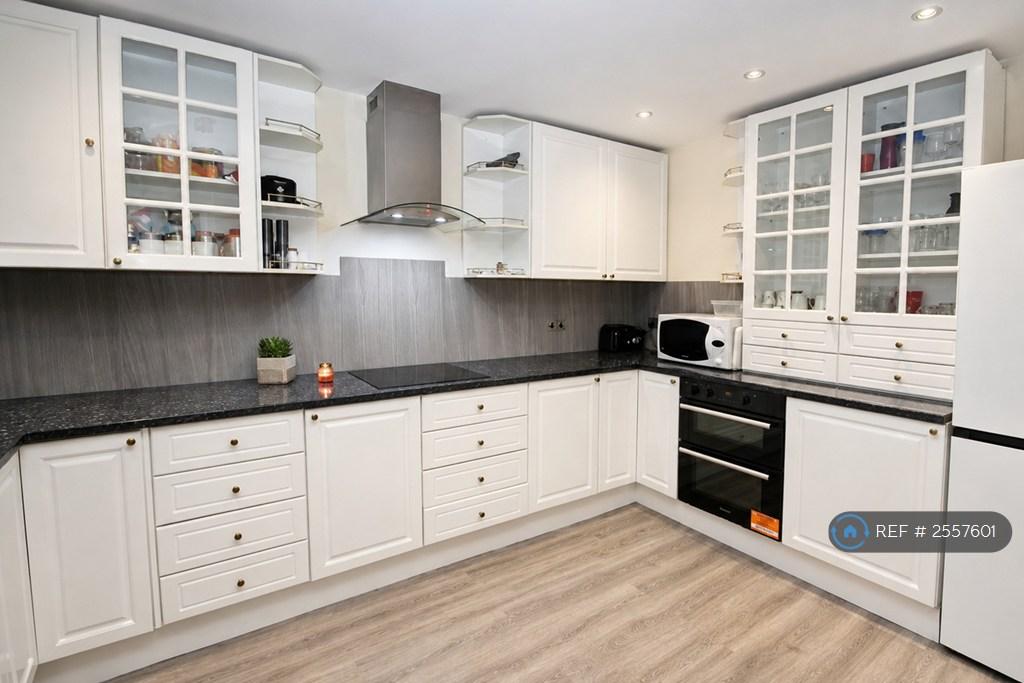 Apartment in Edgware - More