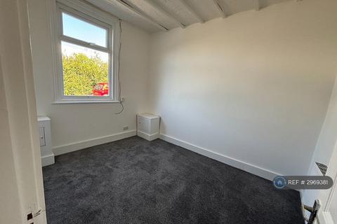 2 bedroom terraced house to rent, Cutland St, Manchester, M40