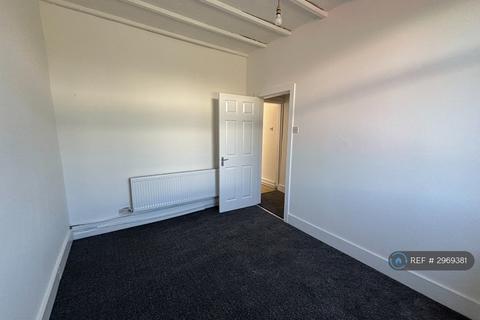 2 bedroom terraced house to rent, Cutland St, Manchester, M40