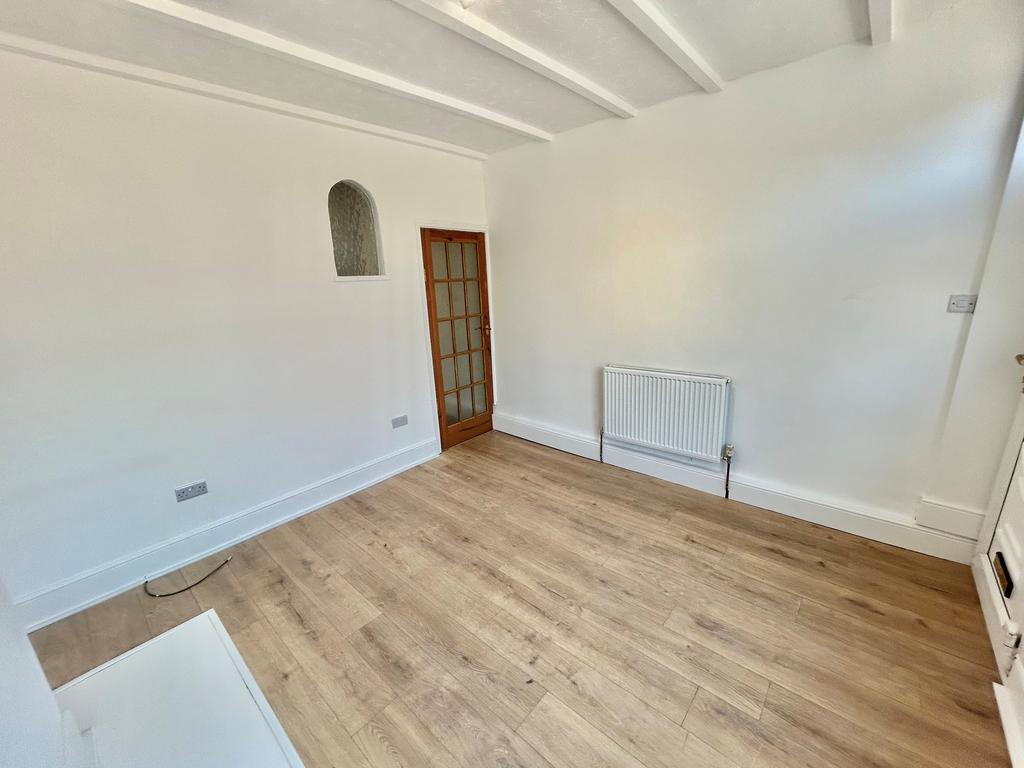 Vale Road, Colwick, NOTTINGHAM - View 3