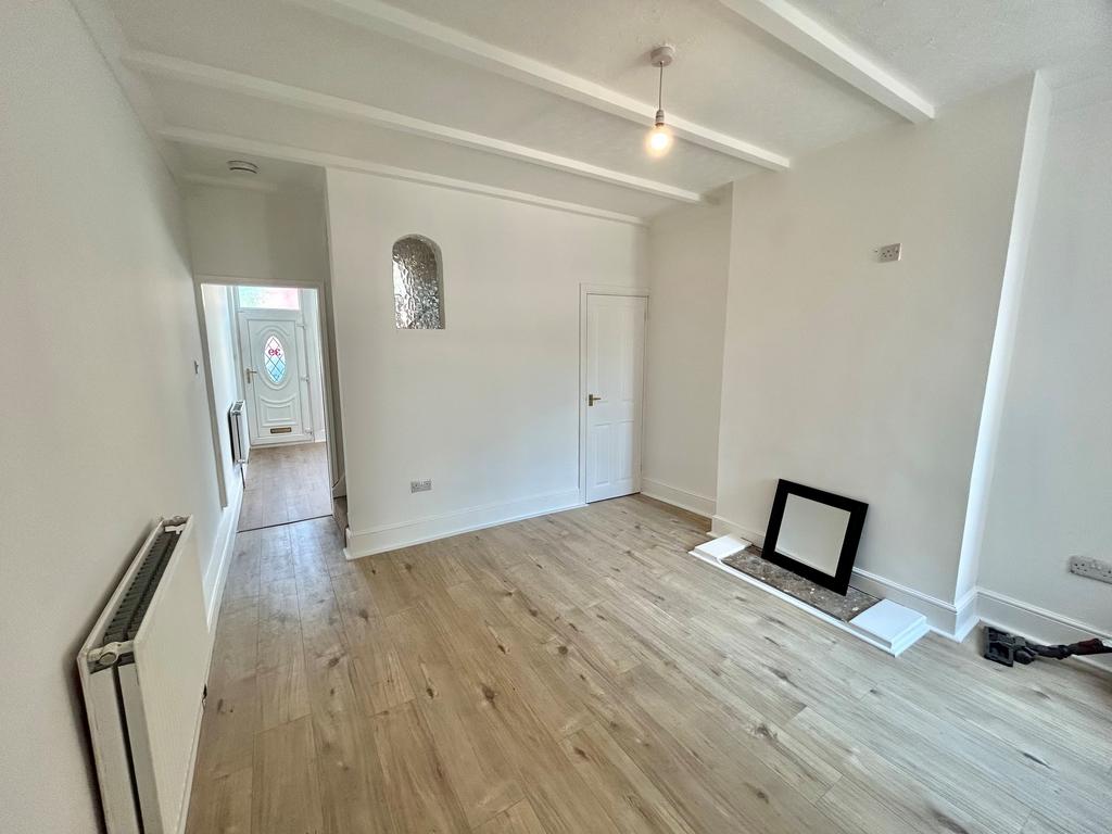 Vale Road, Colwick, NOTTINGHAM - View 4
