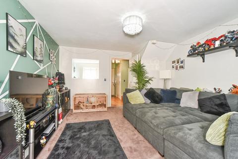 2 bedroom terraced house for sale, Cookham Road - Oakhurst, Swindon, SN25
