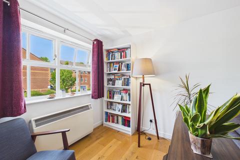2 bedroom apartment for sale, Lisle Close, Tooting Bec