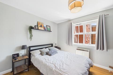 2 bedroom apartment for sale, Lisle Close, Tooting Bec