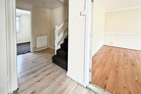 4 bedroom semi-detached house for sale, Cheviot Close, Harlington, Hayes