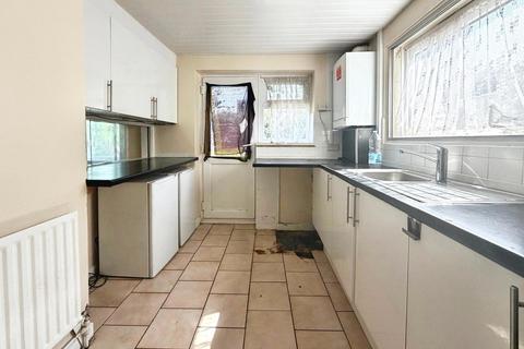 4 bedroom semi-detached house for sale, Cheviot Close, Harlington, Hayes