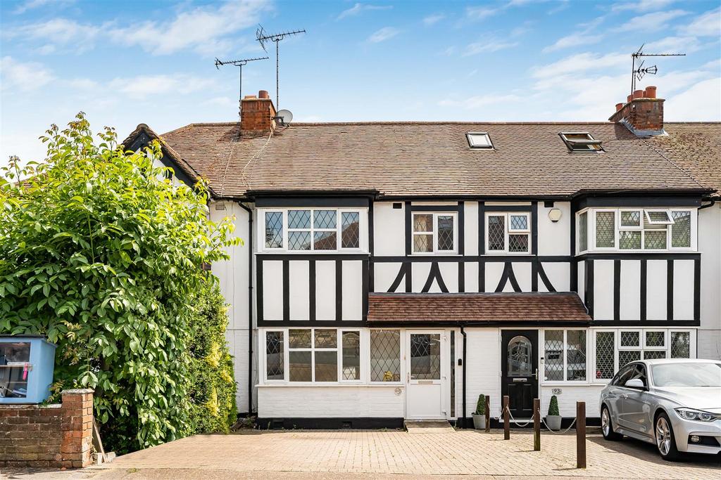 Detached house exterior, driveway