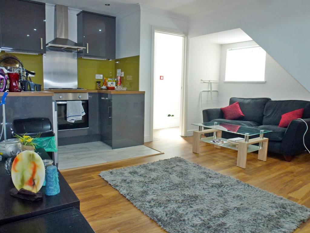 Apartment in Cardiff, Plasnewydd, Roath - View 3
