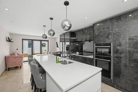4 bedroom end of terrace house for sale, Melbourne Close, Stotfold, Hitchin, SG5
