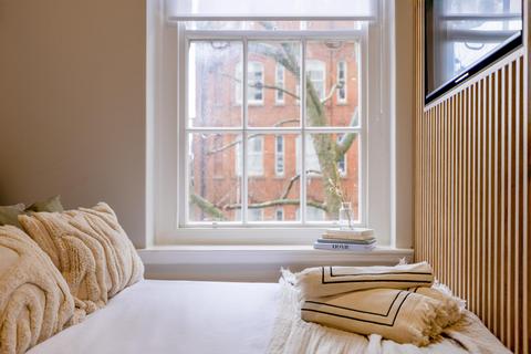 Studio to rent, Draycott Avenue, SW3