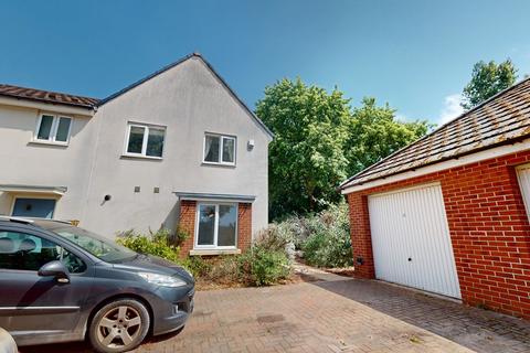 3 bedroom end of terrace house to rent, Arle Road, Cheltenham