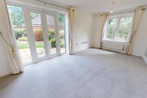 3 bedroom end of terrace house to rent, Arle Road, Cheltenham