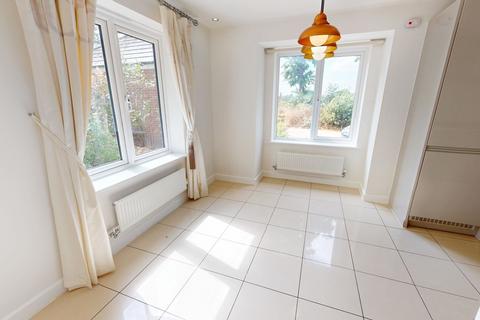 3 bedroom end of terrace house to rent, Arle Road, Cheltenham