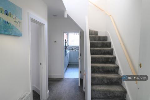 3 bedroom semi-detached house to rent, Kenilworth Road, Edgware, HA8