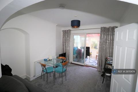 3 bedroom semi-detached house to rent, Kenilworth Road, Edgware, HA8