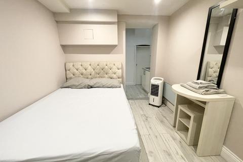 Studio to rent, London Street, London W2