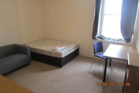 2 bedroom flat to rent, 6 1/2 Perth Road, ,