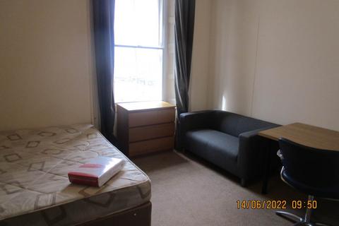2 bedroom flat to rent, 6 1/2 Perth Road, ,