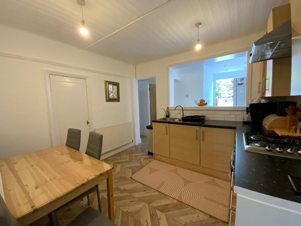 KITCHEN 10'4 x 9'6