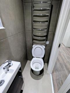 House share to rent, Sandringham Court, slough, SL1 6JZ
