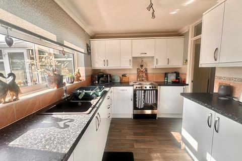 2 bedroom detached bungalow for sale, Cunningham Drive, Eastbourne