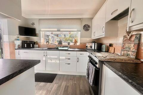 2 bedroom detached bungalow for sale, Cunningham Drive, Eastbourne