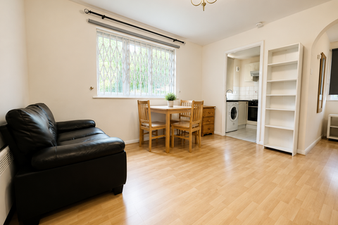 1 bedroom flat to rent, Grinstead Road, London SE8
