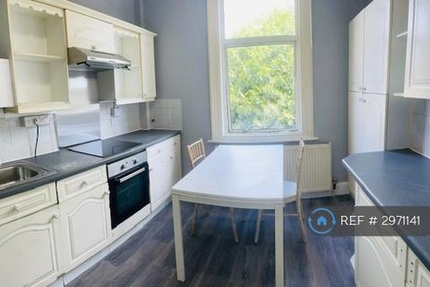 3 bedroom flat to rent, West Hendon Broadway, London, NW9